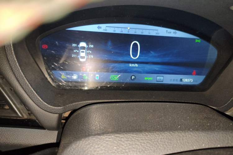 Used BYD Qin New Energy 2015 1.5T Dual-Crown Flagship Plus Edition Odometer Close Up