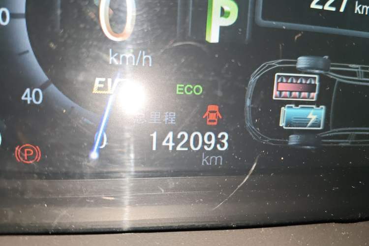 Used BYD Qin New Energy 2015 1.5T Dual-Crown Flagship Edition Odometer Close Up