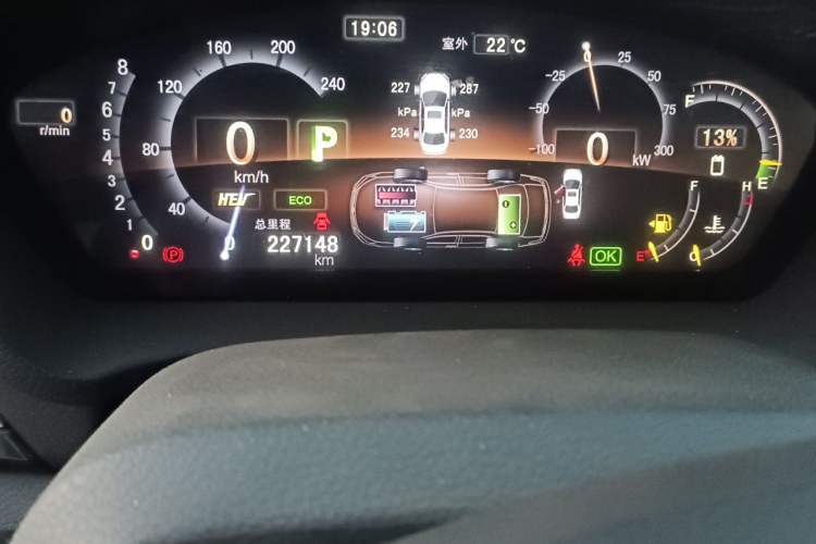 Used BYD Qin New Energy 2015 1.5T Dual-Crown Flagship Plus Edition Odometer Close Up