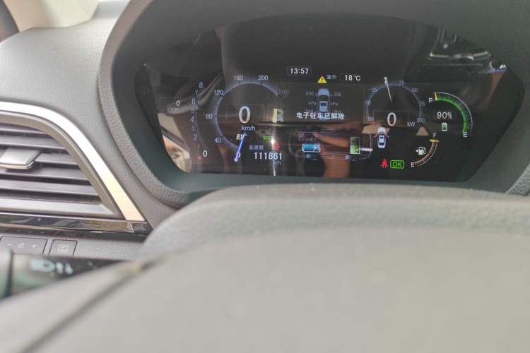 Used BYD Qin New Energy 2015 1.5T Dual-Crown Flagship Plus Edition Odometer Close Up