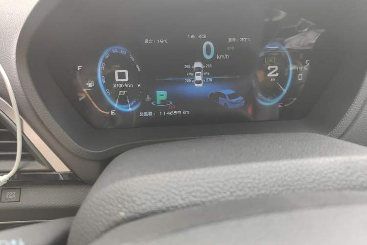 Used BYD Qin New Energy 2015 1.5T Dual-Crown Flagship Plus Edition Odometer Close Up