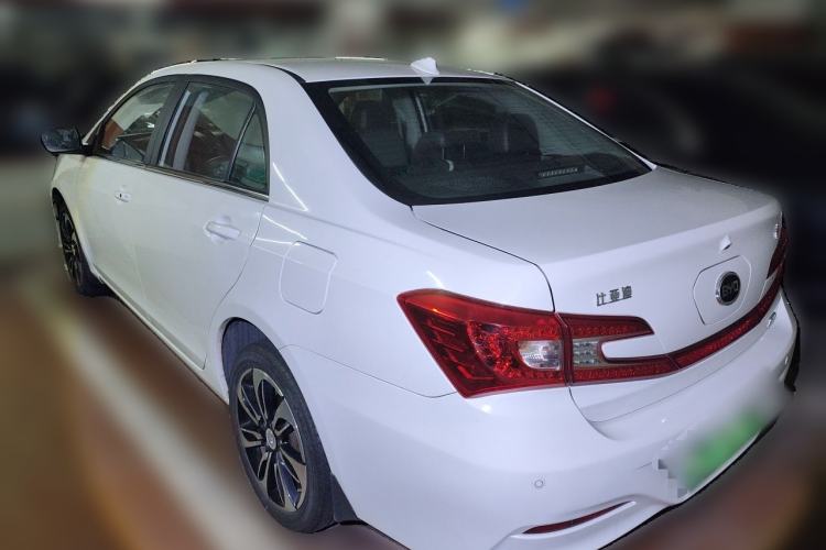 Used BYD Qin New Energy 2015 1.5T Dual-Crown Flagship Plus Edition Rear Left 45 Deg