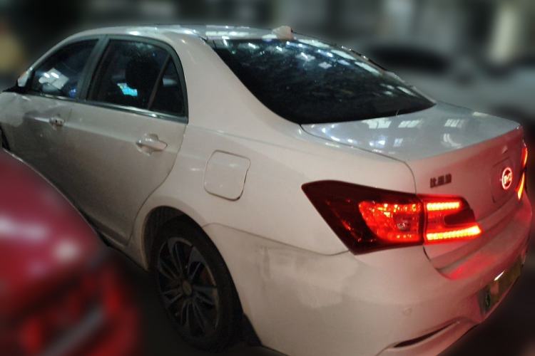 Used BYD Qin New Energy 2015 1.5T Dual-Crown Flagship Plus Edition Rear Left 45 Deg