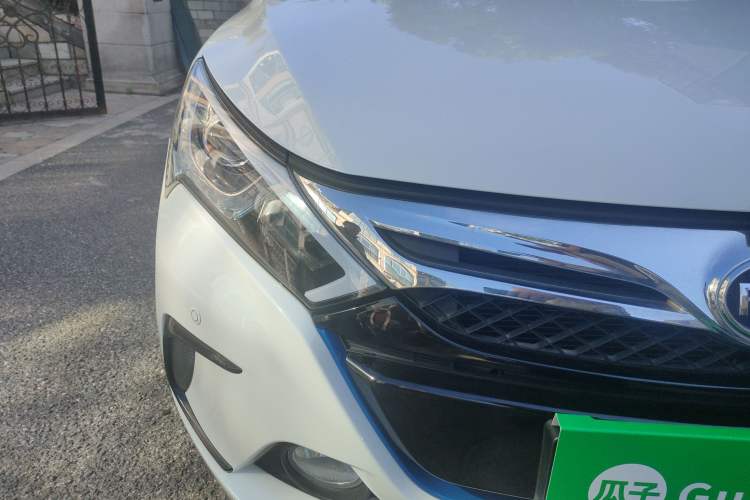 Used BYD Qin New Energy 2015 1.5T Dual-Crown Flagship Plus Edition Right Front Headlight