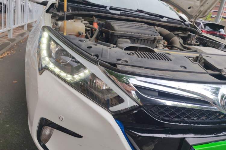 Used BYD Qin New Energy 2015 1.5T Dual-Crown Flagship Plus Edition Right Front Headlight