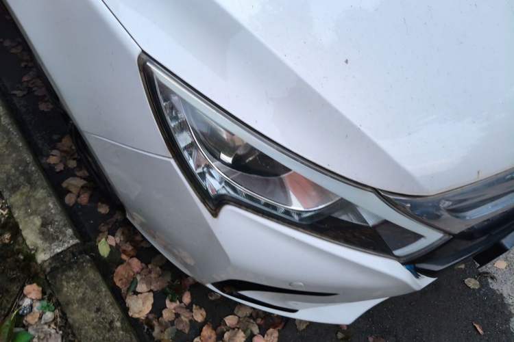 Used BYD Qin New Energy 2015 1.5T Dual-Crown Flagship Edition Right Front Headlight