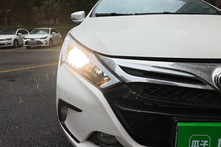 Used BYD Qin New Energy 2015 1.5T Dual-Crown Flagship Plus Edition Right Front Headlight