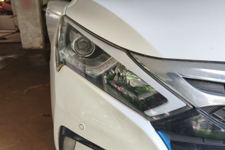 Used BYD Qin New Energy 2015 1.5T Dual-Crown Flagship Edition Right Front Headlight