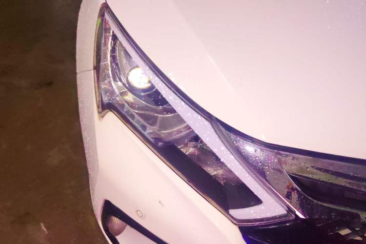 Used BYD Qin New Energy 2015 1.5T Dual-Crown Flagship Plus Edition Right Front Headlight