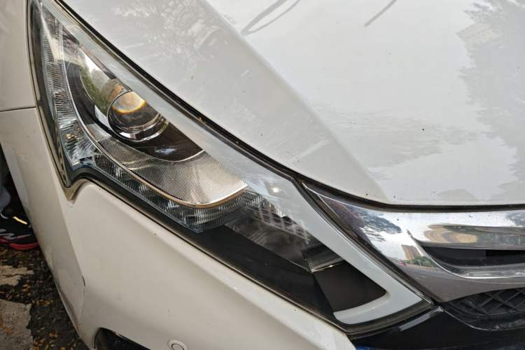 Used BYD Qin New Energy 2015 1.5T Dual-Crown Flagship Plus Edition Right Front Headlight