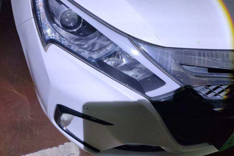 Used BYD Qin New Energy 2015 1.5T Dual-Crown Flagship Plus Edition Right Front Headlight