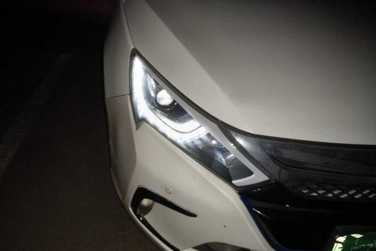 Used BYD Qin New Energy 2015 1.5T Dual-Crown Flagship Edition Right Front Headlight
