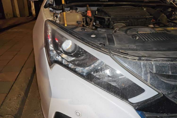 Used BYD Qin New Energy 2015 1.5T Dual-Crown Flagship Edition Right Front Headlight