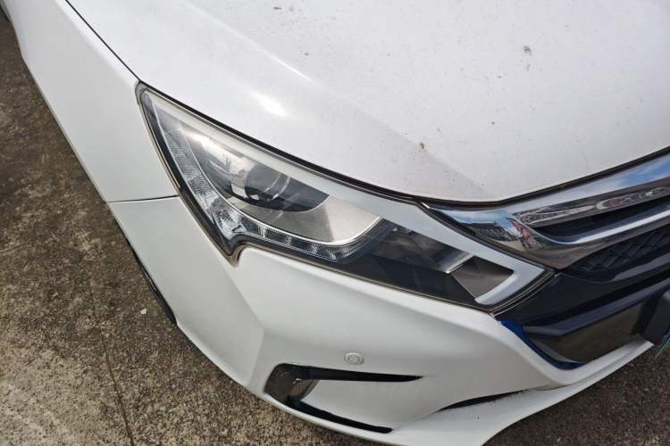 Used BYD Qin New Energy 2015 1.5T Dual-Crown Flagship Plus Edition Right Front Headlight