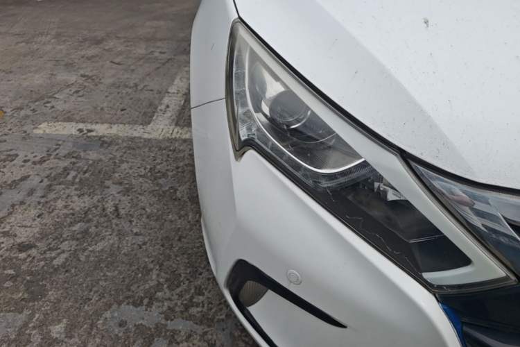 Used BYD Qin New Energy 2015 1.5T Dual-Crown Flagship Plus Edition Right Front Headlight