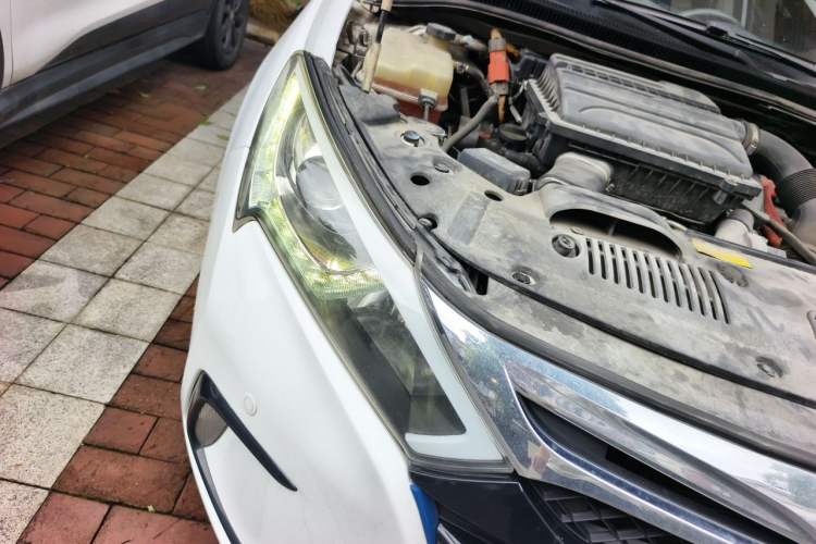 Used BYD Qin New Energy 2015 1.5T Dual-Crown Flagship Plus Edition Right Front Headlight