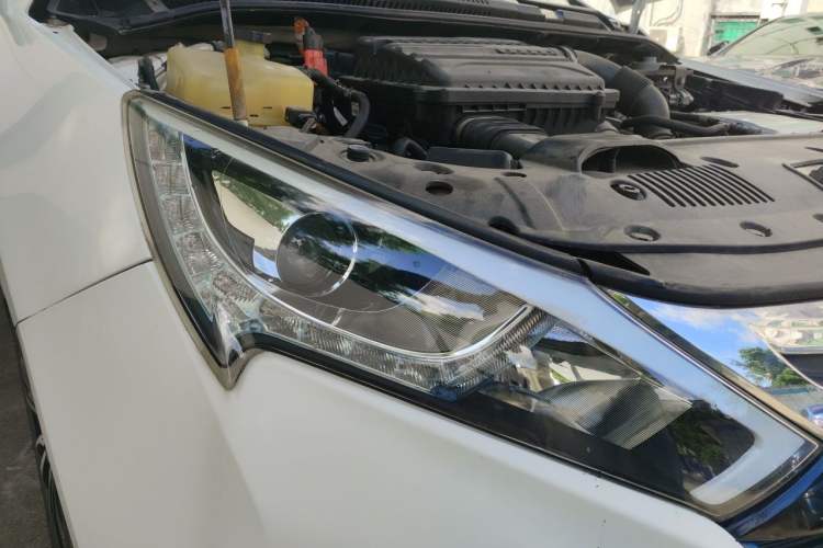 Used BYD Qin New Energy 2015 1.5T Dual-Crown Flagship Plus Edition Right Front Headlight