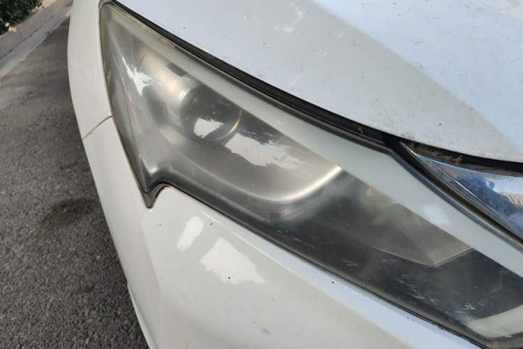 Used BYD Qin New Energy 2015 1.5T Dual-Crown Flagship Plus Edition Right Front Headlight