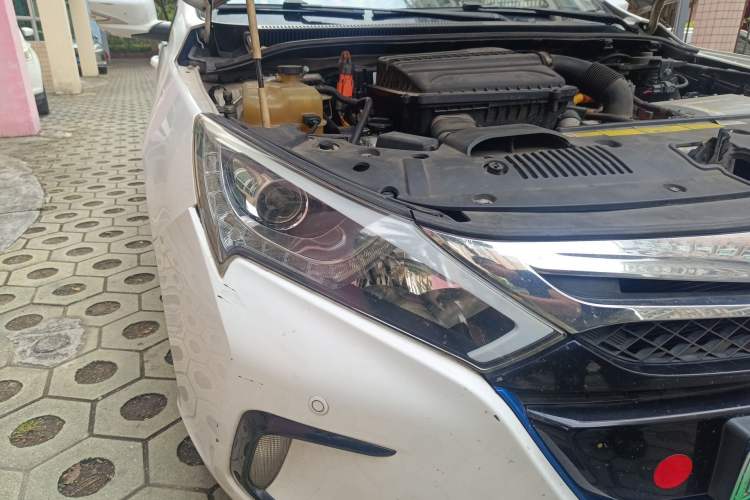 Used BYD Qin New Energy 2015 1.5T Dual-Crown Flagship Plus Edition Right Front Headlight