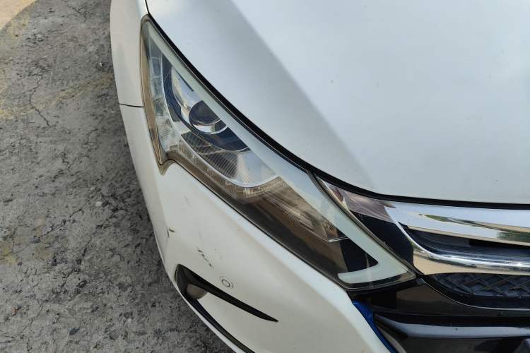 Used BYD Qin New Energy 2015 1.5T Dual-Crown Flagship Edition Right Front Headlight