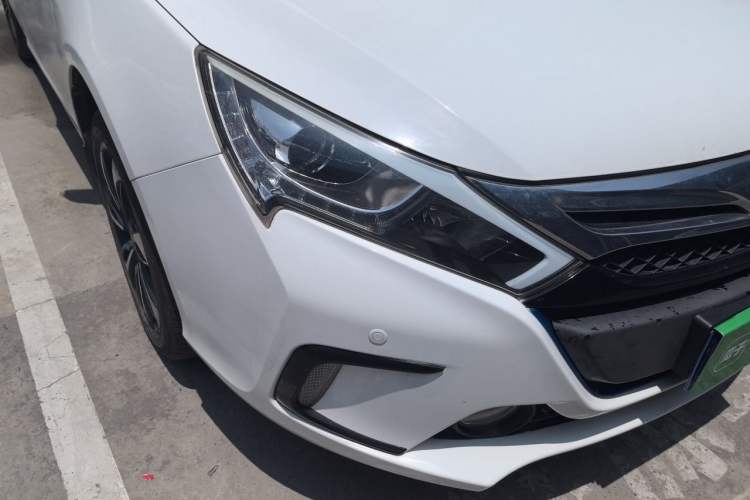 Used BYD Qin New Energy 2015 1.5T Dual-Crown Flagship Plus Edition Right Front Headlight