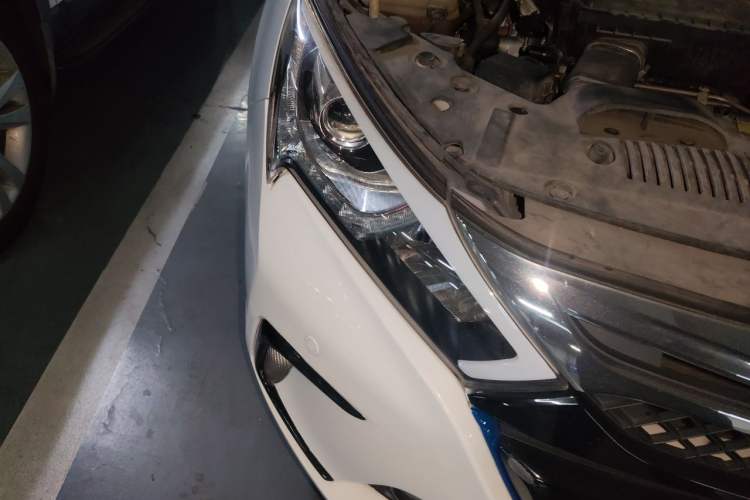 Used BYD Qin New Energy 2015 1.5T Dual-Crown Flagship Plus Edition Right Front Headlight