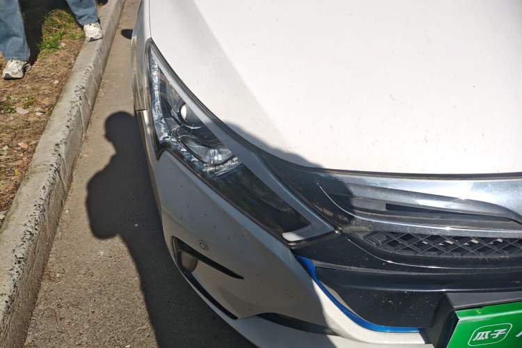 Used BYD Qin New Energy 2015 1.5T Dual-Crown Flagship Plus Edition Right Front Headlight