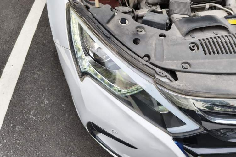 Used BYD Qin New Energy 2015 1.5T Dual-Crown Flagship Plus Edition Right Front Headlight