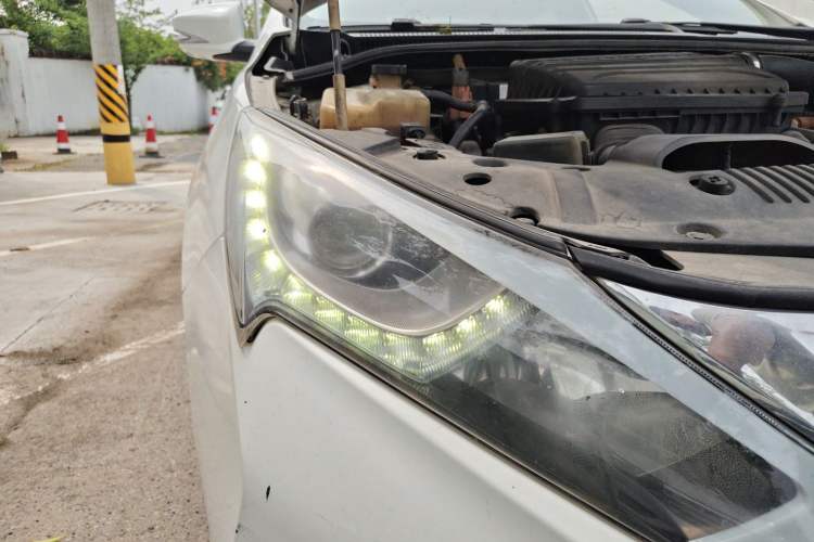 Used BYD Qin New Energy 2015 1.5T Dual-Crown Flagship Plus Edition Right Front Headlight
