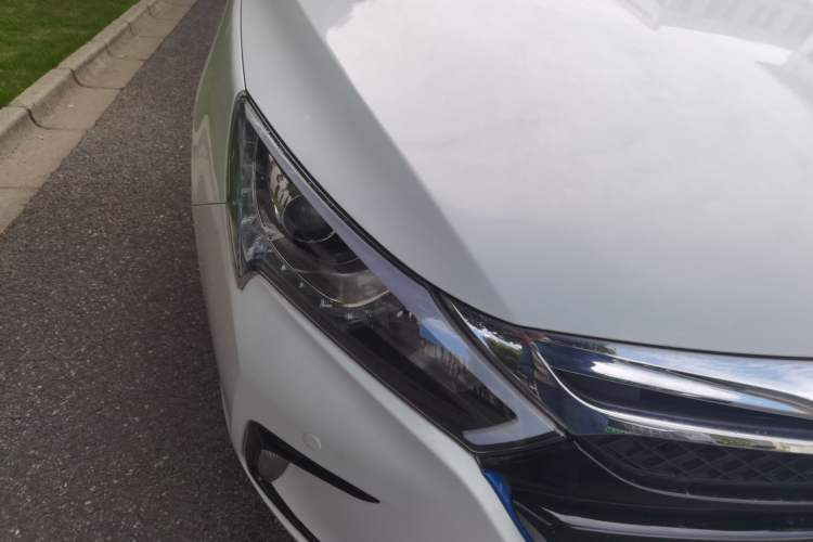 Used BYD Qin New Energy 2015 1.5T Dual-Crown Flagship Plus Edition Right Front Headlight