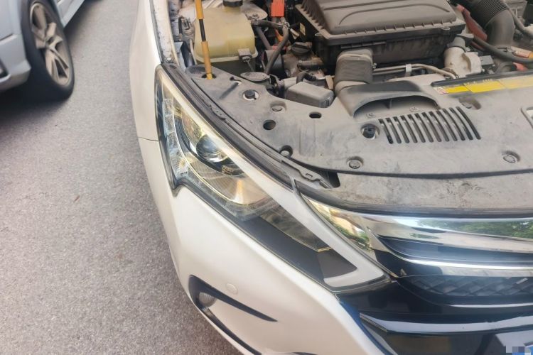 Used BYD Qin New Energy 2015 1.5T Dual-Crown Flagship Plus Edition Right Front Headlight