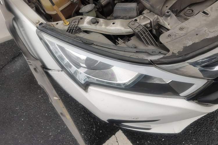 Used BYD Qin New Energy 2015 1.5T Dual-Crown Flagship Plus Edition Right Front Headlight