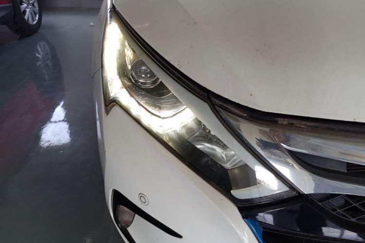 Used BYD Qin New Energy 2015 1.5T Dual-Crown Flagship Plus Edition Right Front Headlight