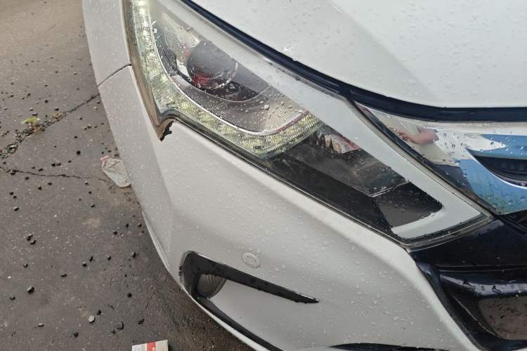 Used BYD Qin New Energy 2015 1.5T Dual-Crown Flagship Plus Edition Right Front Headlight