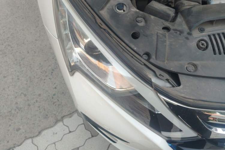 Used BYD Qin New Energy 2015 1.5T Dual-Crown Flagship Plus Edition Right Front Headlight