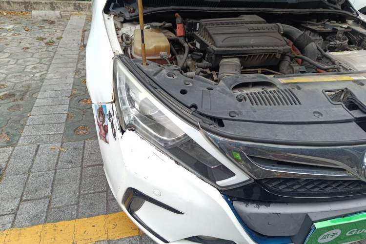 Used BYD Qin New Energy 2015 1.5T Dual-Crown Flagship Plus Edition Right Front Headlight