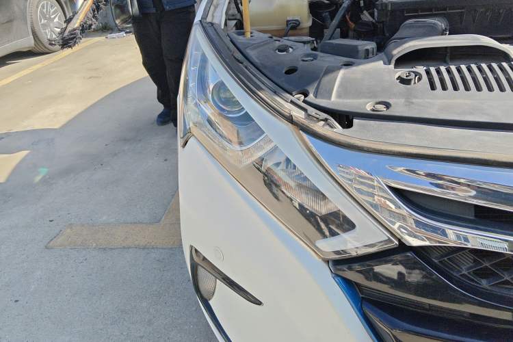 Used BYD Qin New Energy 2015 1.5T Dual-Crown Flagship Edition Right Front Headlight