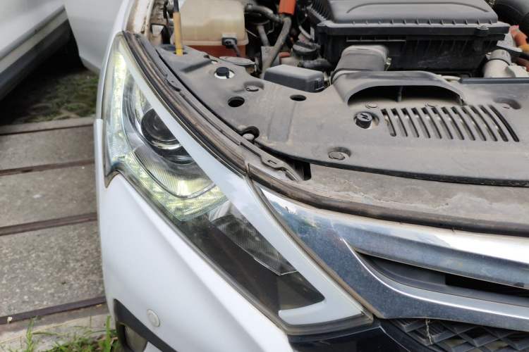 Used BYD Qin New Energy 2015 1.5T Dual-Crown Flagship Plus Edition Right Front Headlight