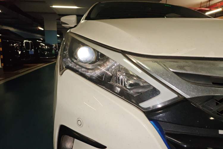 Used BYD Qin New Energy 2015 1.5T Dual-Crown Flagship Plus Edition Right Front Headlight