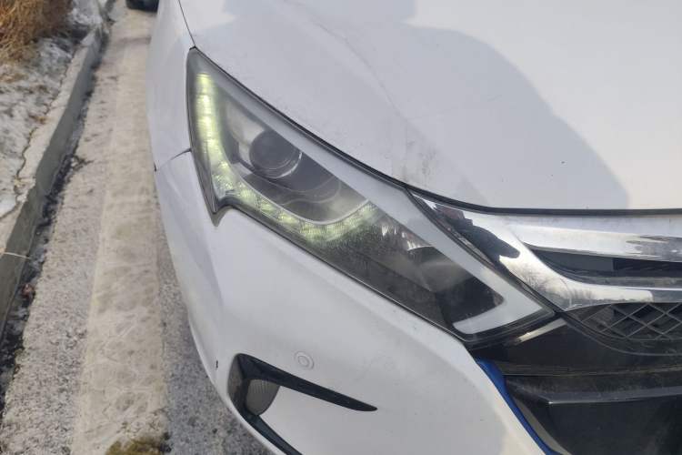 Used BYD Qin New Energy 2015 1.5T Dual-Crown Flagship Edition Right Front Headlight