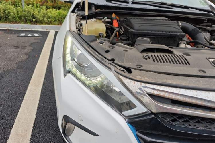 Used BYD Qin New Energy 2015 1.5T Dual-Crown Flagship Plus Edition Right Front Headlight