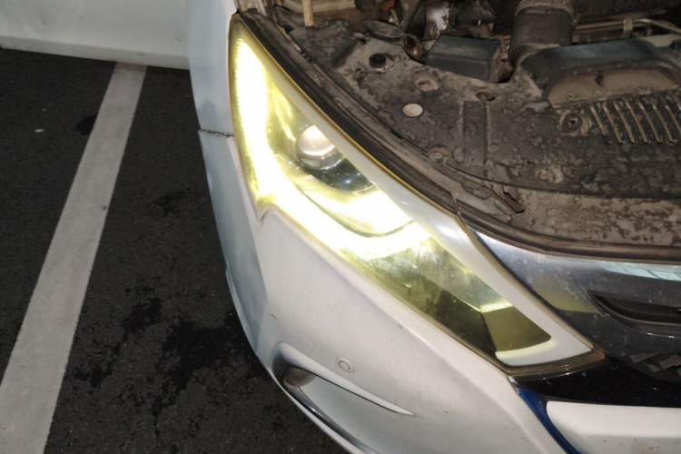 Used BYD Qin New Energy 2015 1.5T Dual-Crown Flagship Plus Edition Right Front Headlight