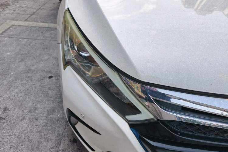 Used BYD Qin New Energy 2015 1.5T Dual-Crown Flagship Edition Right Front Headlight