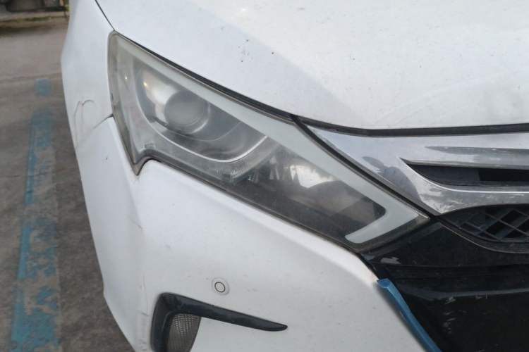 Used BYD Qin New Energy 2015 1.5T Dual-Crown Flagship Plus Edition Right Front Headlight