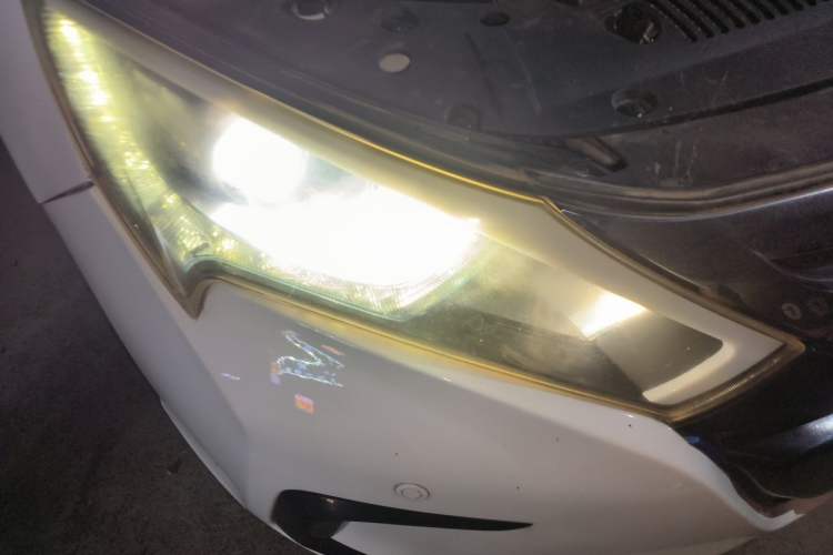 Used BYD Qin New Energy 2015 1.5T Dual-Crown Flagship Edition Right Front Headlight