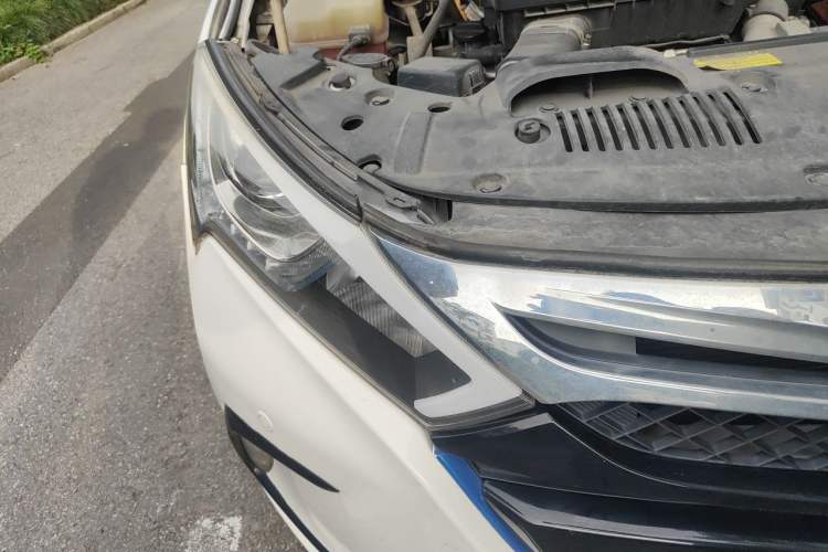 Used BYD Qin New Energy 2015 1.5T Dual-Crown Flagship Plus Edition Right Front Headlight