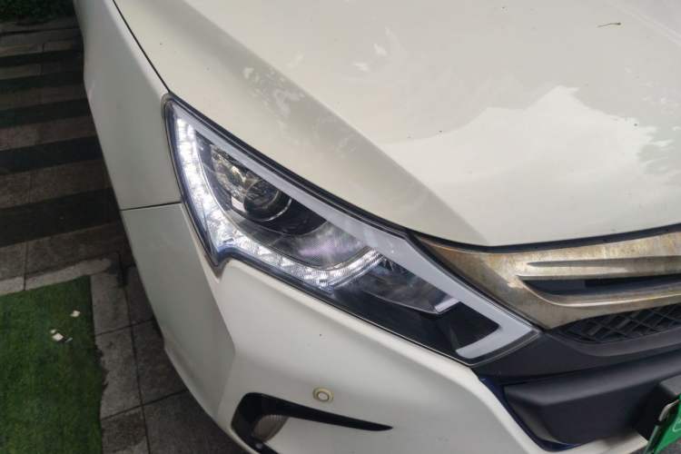 Used BYD Qin New Energy 2015 1.5T Dual-Crown Flagship Edition Right Front Headlight