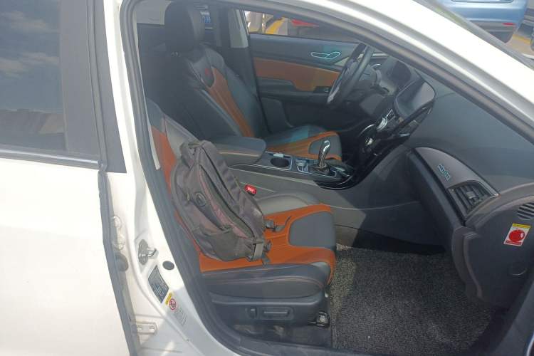 Used BYD Qin New Energy 2015 1.5T Dual-Crown Flagship Plus Edition Right Front Seat