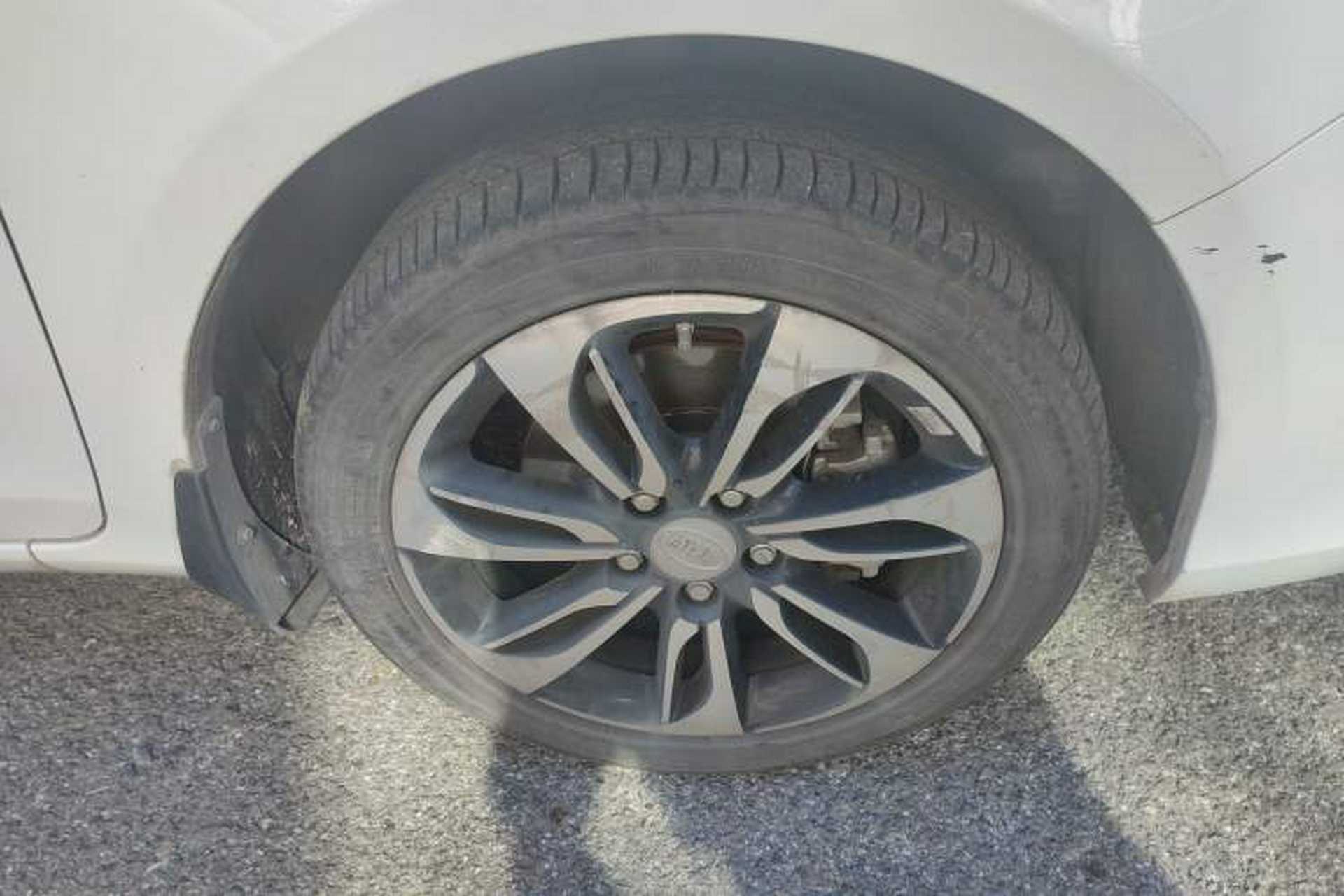 Used BYD Qin New Energy 2015 1.5T Dual-Crown Flagship Plus Edition Right Front Wheel Hub