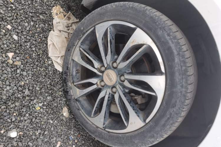Used BYD Qin New Energy 2015 1.5T Dual-Crown Flagship Plus Edition Right Front Wheel Hub